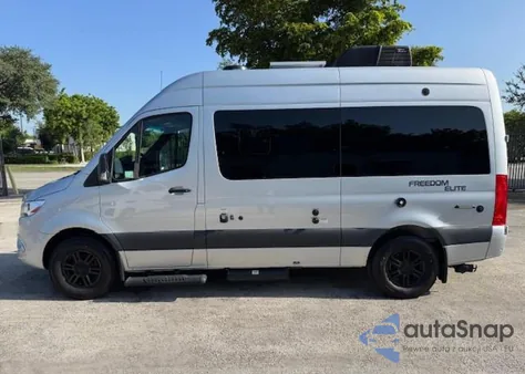 2022 Mercedes-Benz Sprinter 2500 z USA, uszkodzony, nr VIN W1X4EBHY0NP484324